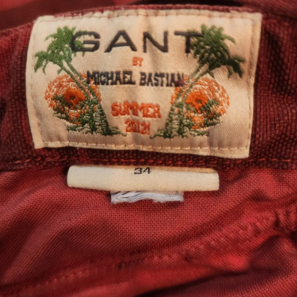 Gant by Michael Bastian Perfect Cargo Shorts In Red Camo Size 34